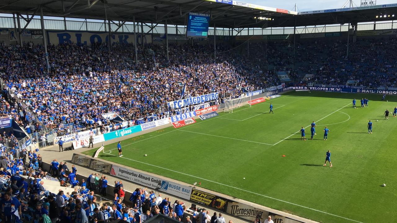 Fans des 1. FC Magdeburg im Stadion
