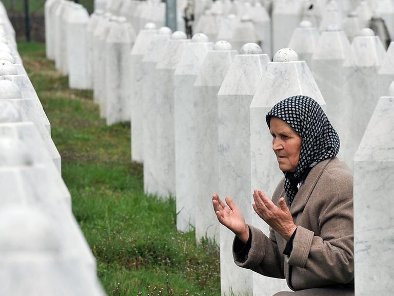 Mehr als 600 identifizierte Srebrenica-Opfer werden bestattet.