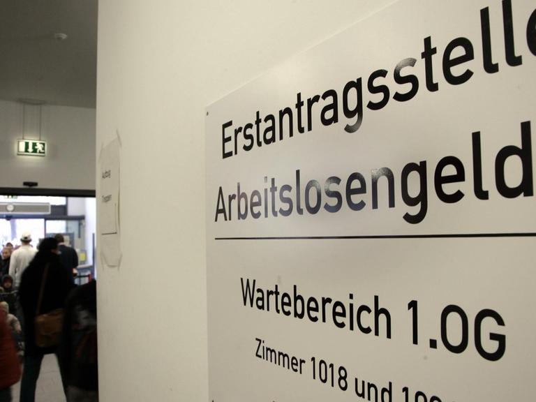 Blick in den Wartebereich des Jobcenters Berlin-Mitte