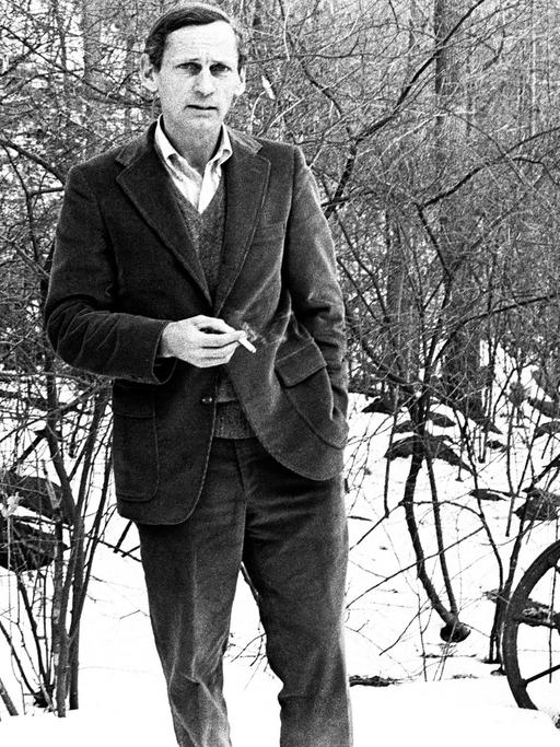 Der amerikanische Schriftsteller William Gaddis im Jahr 1968.