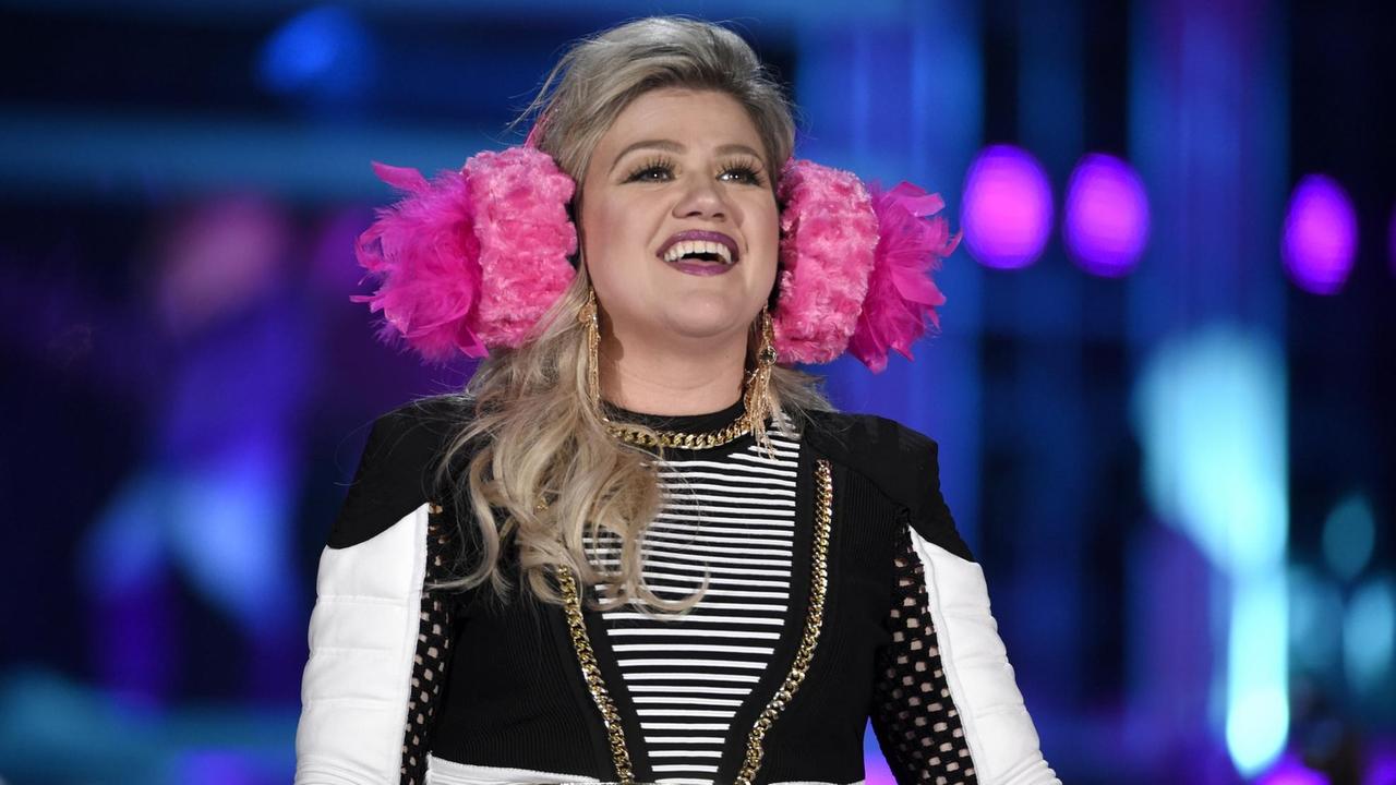 US-Sängerin Kelly Clarkson mit Mikrofon in der Hand bei den Billboard Music Awards in Las Vegas.