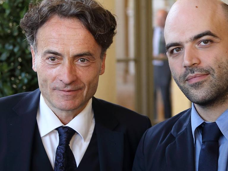 Zeit-Chefredakteur Giovanni di Lorenzo (l) und Roberto Saviano (r) vor der Verleihung des M100 Media Award an den italienischen Journalisten Roberto Saviano im September 2016.