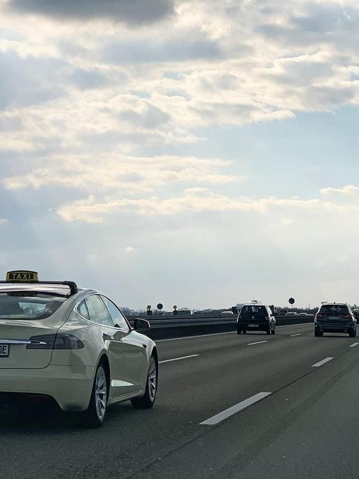 Tesla Model S: ein Taxi in München, aufgenommen im März 2019