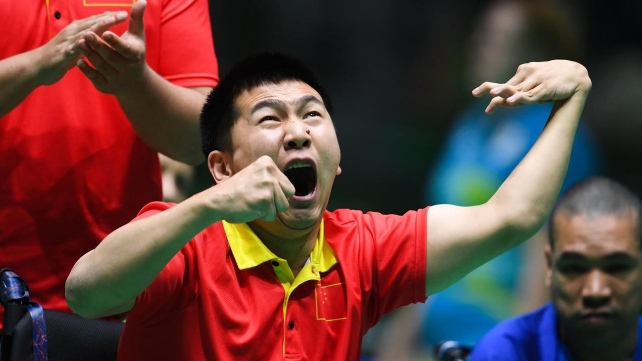 Der Chinese Sun Kai freut sich während eines Boccia-Spiels bei den Paralympics in Rio