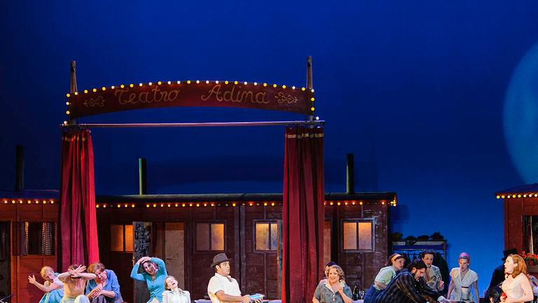 Aufführung der Oper Der Liebestrank (L'elisir d'amore), von Gaetano Donizetti am 25. April 2014, Deutsche Oper Berlin.