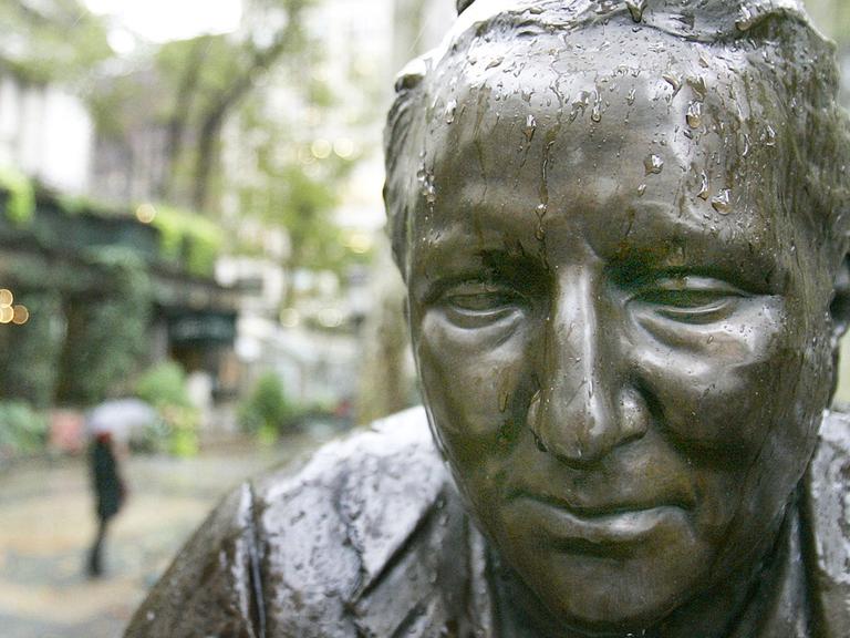  "Gertrude Stein" von Pablo Picasso im  Metropole New York