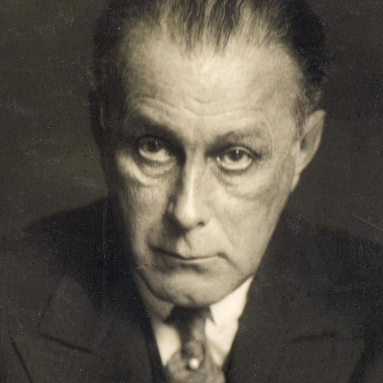 Schwarzweiß-Fotografie des Architekten Adolf Loos. Um 1929