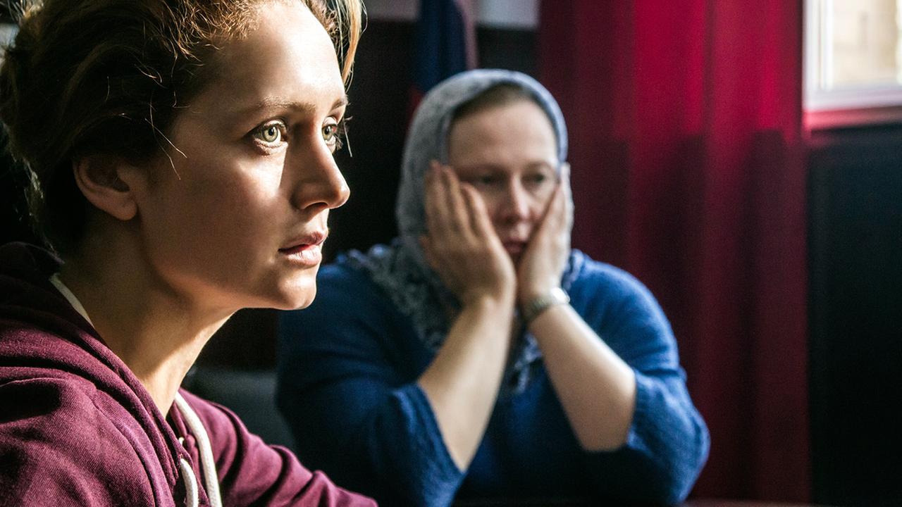Das Umfeld des sich radikalisierenden Schülers Benjamin ist überfordert (undatierte Filmszene).