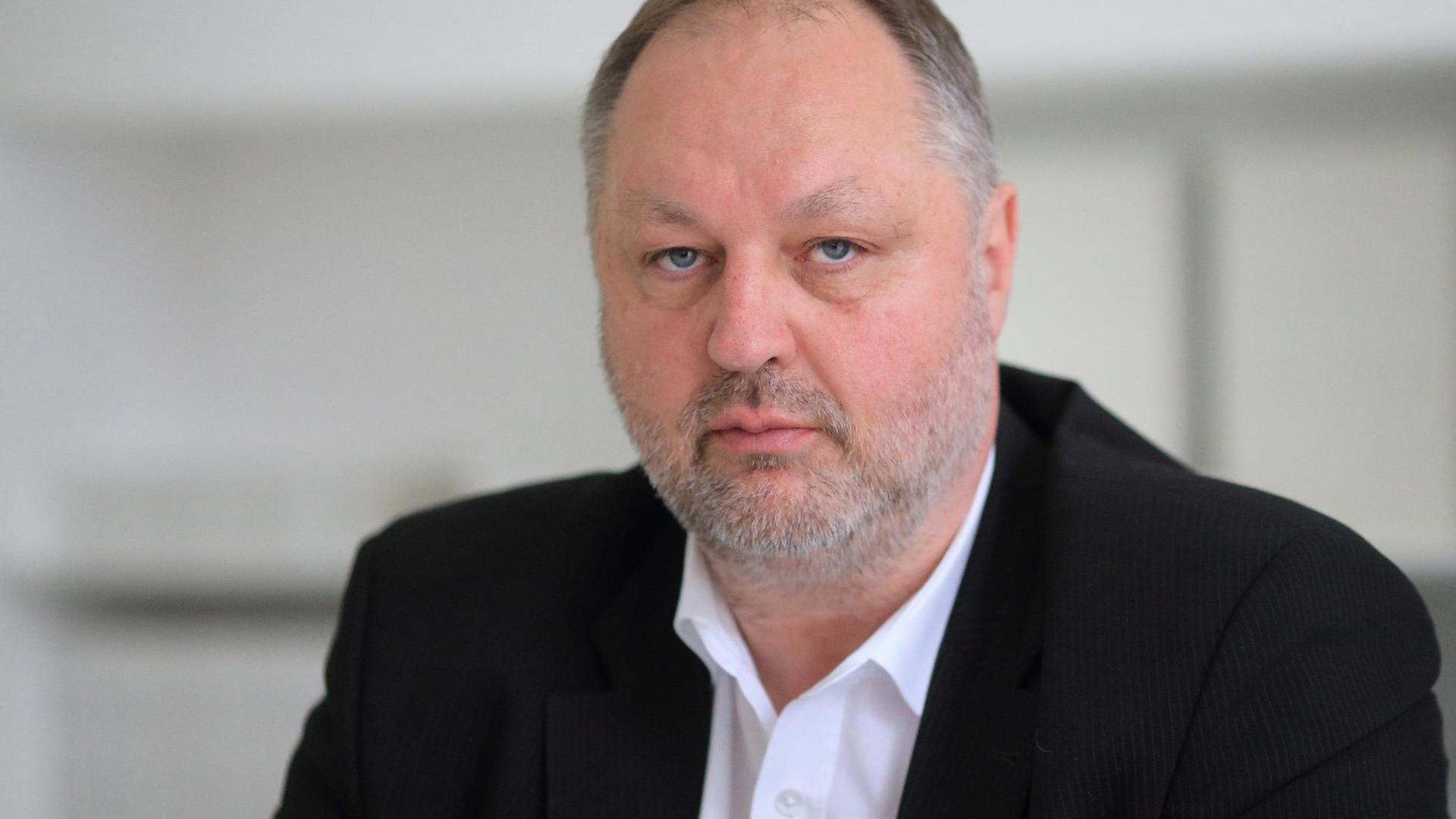 Porträtaufnahme von Andreas Michelmann - Oberbürgermeister der Stadt Aschersleben und designierter neuer Präsident des Deutschen Handballbundes. Porträtaufnahme von Andreas Michelmann - Oberbürgermeister der Stadt Aschersleben und designierter neuer Präsident des Deutschen Handballbundes.
