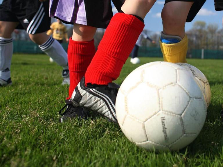 Kinder beim Fußballtraining