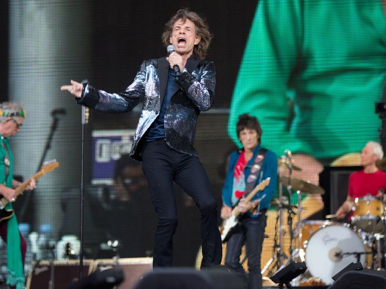 Die Rolling Stones mit ihrem Sänger Mick Jagger (vorne) geben am 10.06.2014 ein Konzert in der Waldbühne in Berlin.
