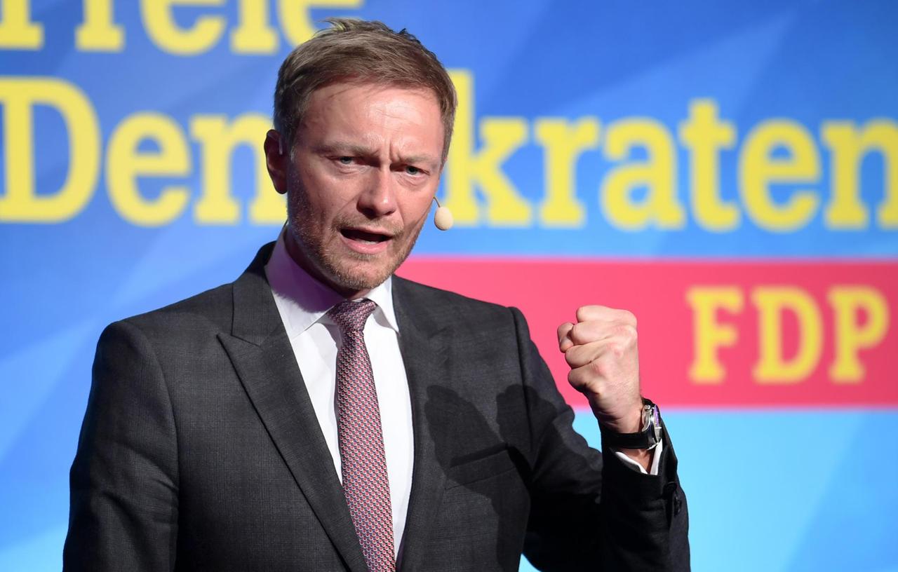 Der FDP-Bundesvorsitzende Christian Lindner spricht in Dingolfing beim politischen Aschermittwoch der FDP. Der FDP-Bundesvorsitzende Christian Lindner spricht in Dingolfing beim politischen Aschermittwoch der FDP.
