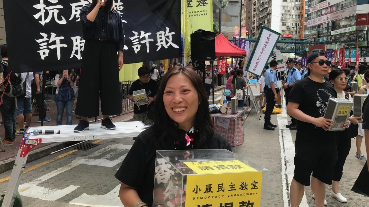 Die Teilnehmer der Protestaktion gegen Festland-China in Hongkong.