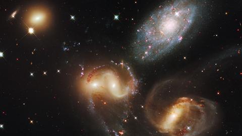 Die Galaxiengruppe "Stephans Quintett", aufgenommen vom Weltraumteleskop Hubble