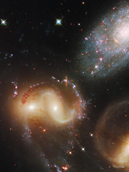 Die Galaxiengruppe "Stephans Quintett", aufgenommen vom Weltraumteleskop Hubble