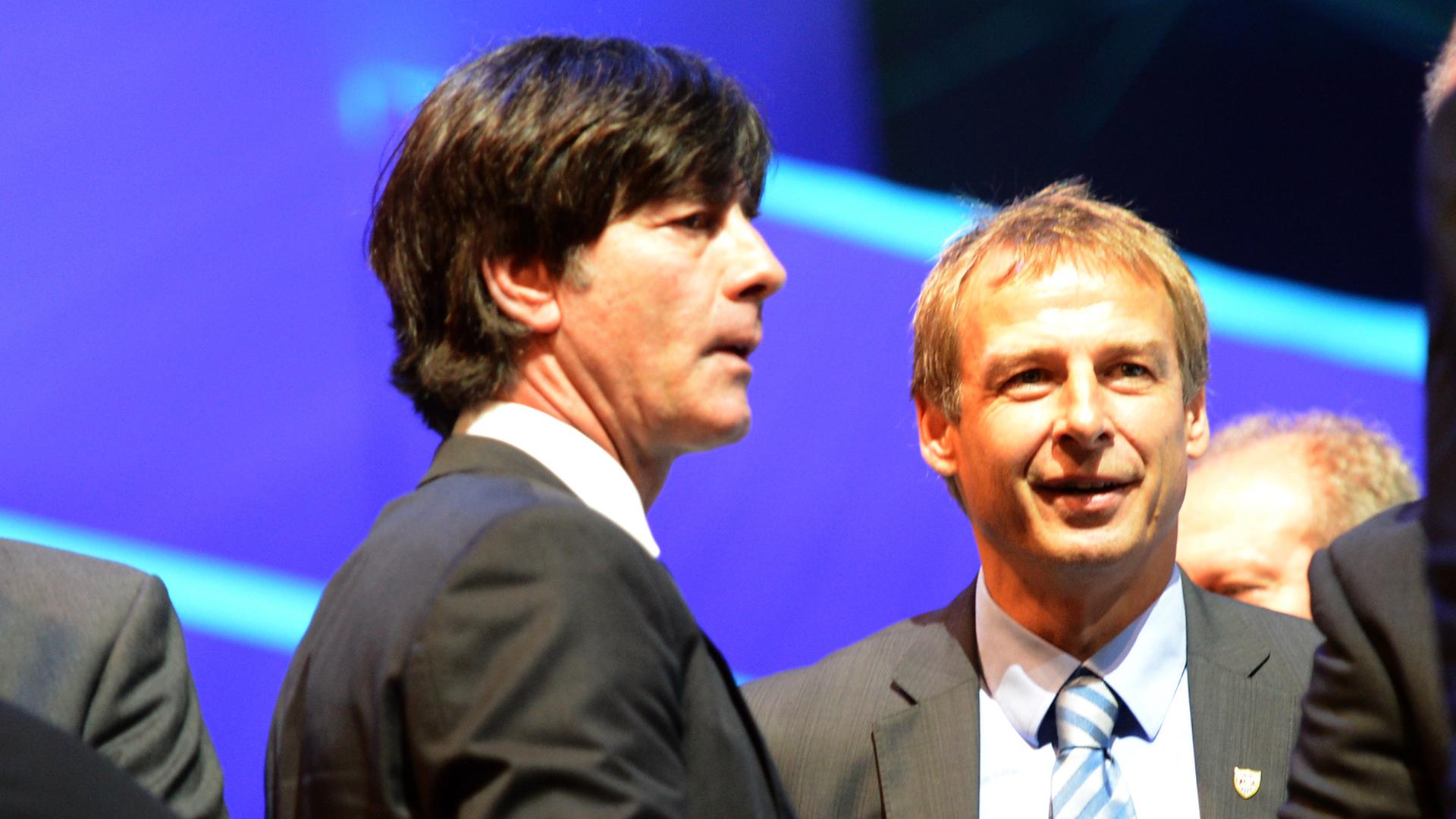 Joachim Löw und Jürgen Klinsmann bei der WM-Gruppenauslosung. Joachim Löw und Jürgen Klinsmann bei der WM-Gruppenauslosung.