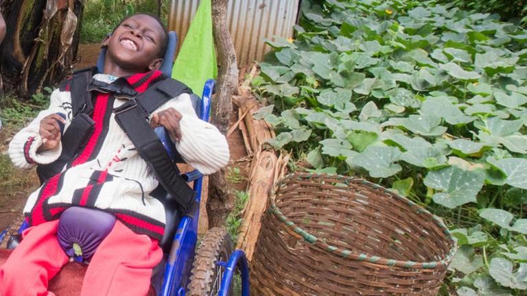 Grace Wangari Wachira in ihrem Rollstuhl 