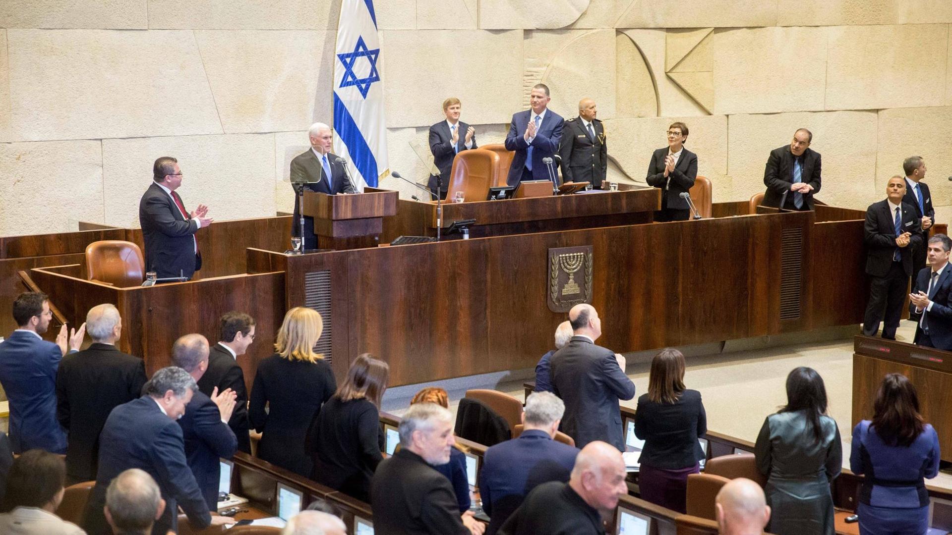 US-Vizepräsident Mike Pence spricht auf einer speziellen Plenarsitzung der Knesset in Jerusalem am 22. Januar 2016