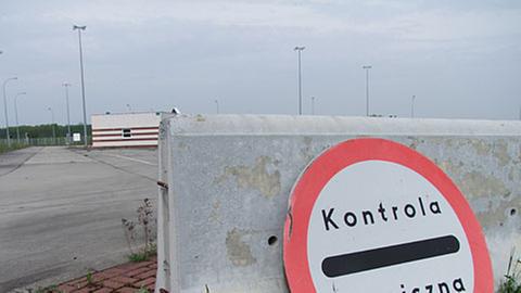 Kontrollschild an der deutsch-polnischen Grenze