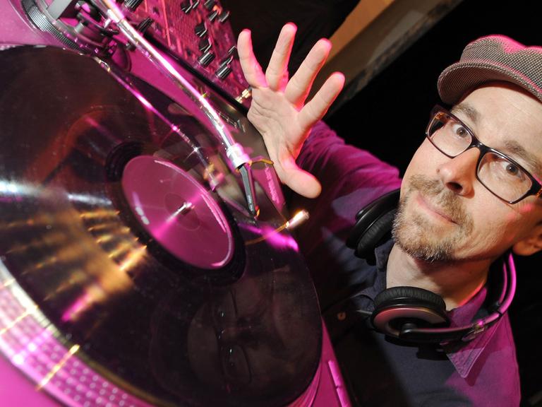 Der DJ und Autor Hans Nieswandt
