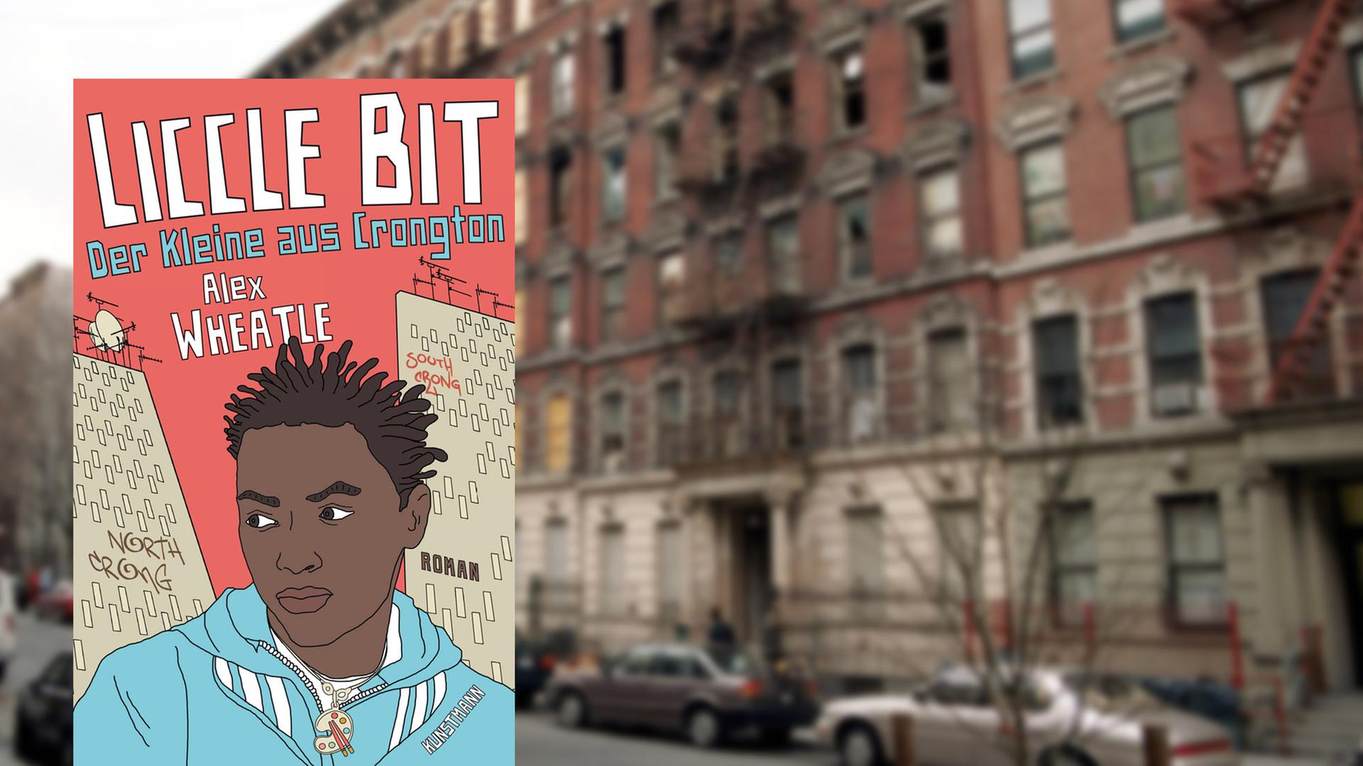 Cover des Buchs "Liccle Bit" von Alex Wheatle vor leerstehenden Wohnhäusern im New Yorker Stadtteil Harlem im Jahr 2001