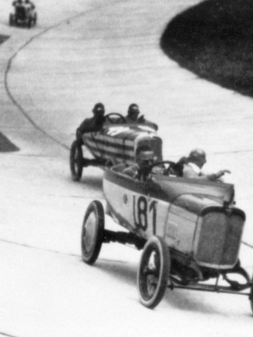 Autorennen auf der Opel-Rennbahn am 24. Oktober 1920