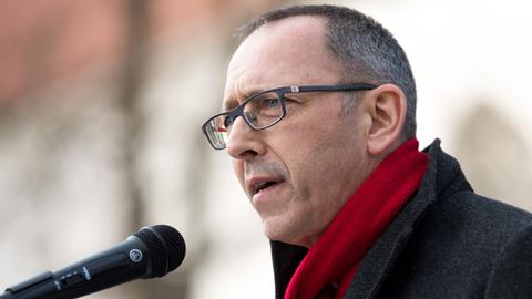 10.03.2018, Sachsen, Görlitz: Jörg Urban, Landesvorsitzender der AfD in Sachsen, spricht bei der Kundgebung der AfD Görlitz zur Zukunft der Arbeitsplätze in der Lausitz. Foto: Monika Skolimowska/dpa-Zentralbild/dpa | Verwendung weltweit