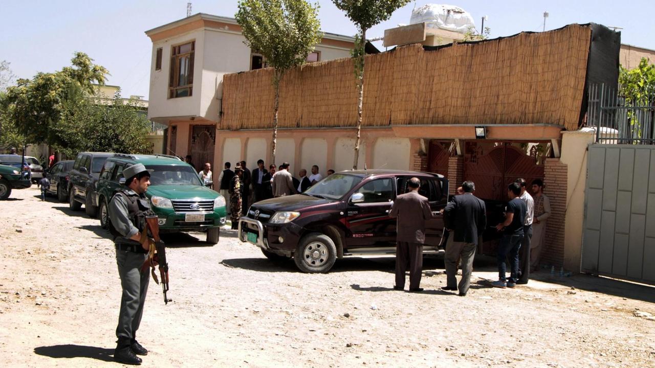 Afghanische Sicherheitskräfte vor einem Büro der GIZ in Kabul (Archiv).