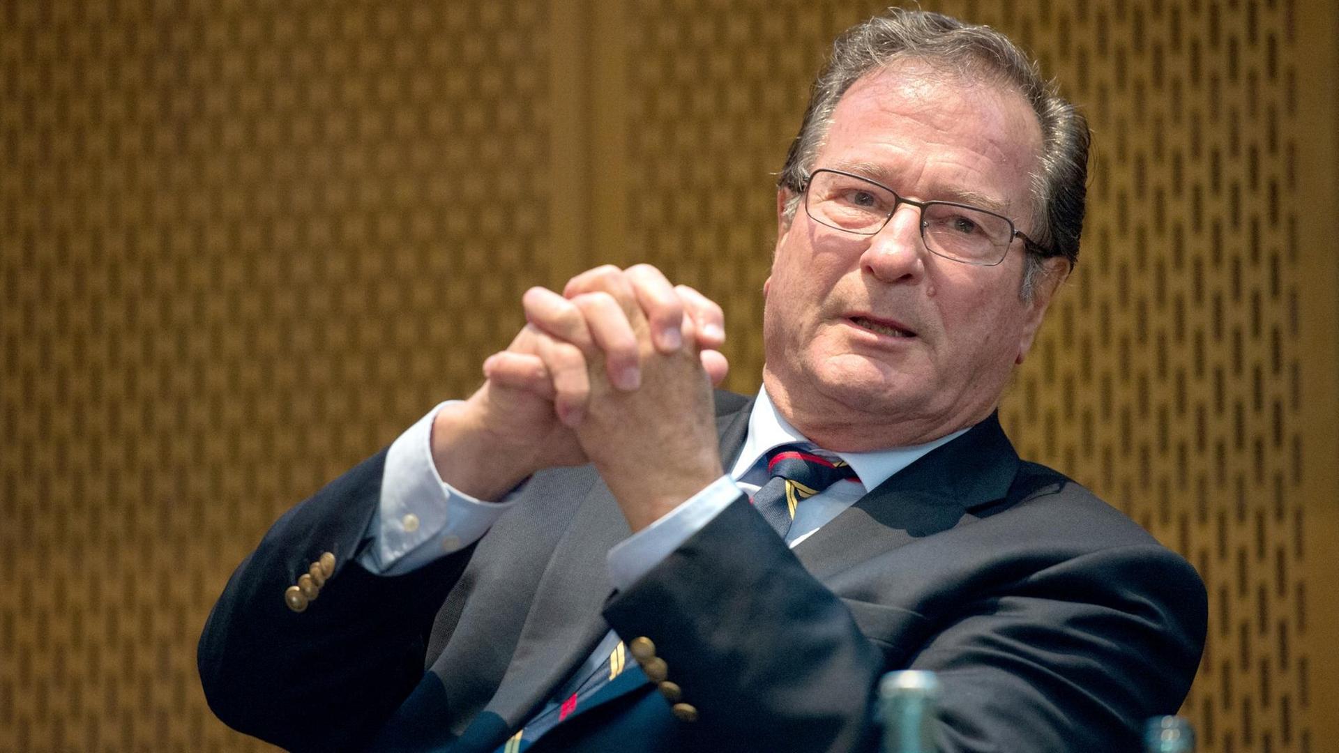 Klaus Kinkel, Bundesaußenminister a.D. (FDP), während einer Veranstaltung im November 2014. Matthias Balk/dpa