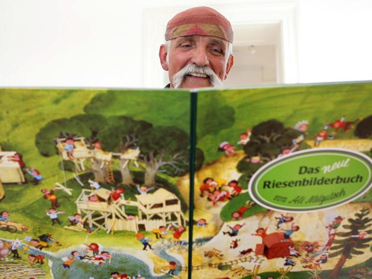 Ali Mitgutsch, aufgenommen 2005, im Bilderbuchmuseum in Troisdorf.