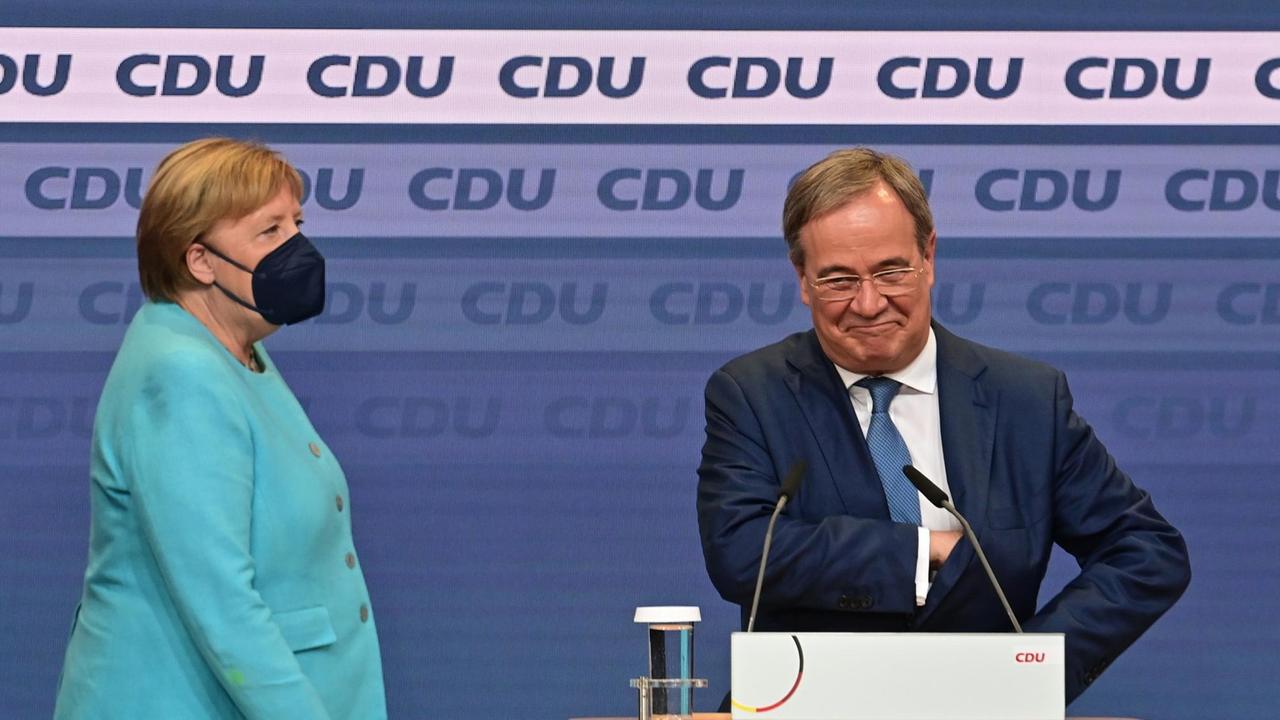Berlin: Armin Laschet, Bundesvorsitzender der CDU, Spitzenkandidat seiner Partei und Ministerpräsident von Nordrhein-Westfalen und Bundeskanzlerin Merkel bei der Bundestagswahl 2021.