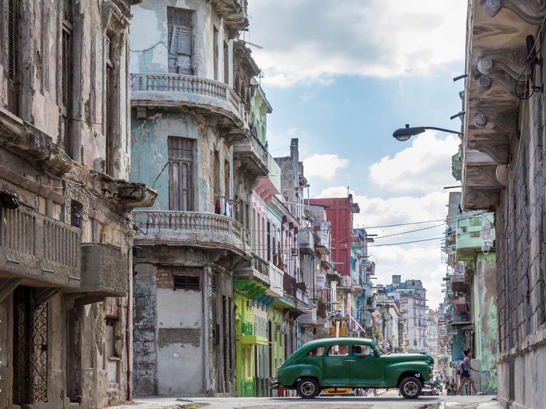 Straße in der kubanischen Hauptstadt Havanna.