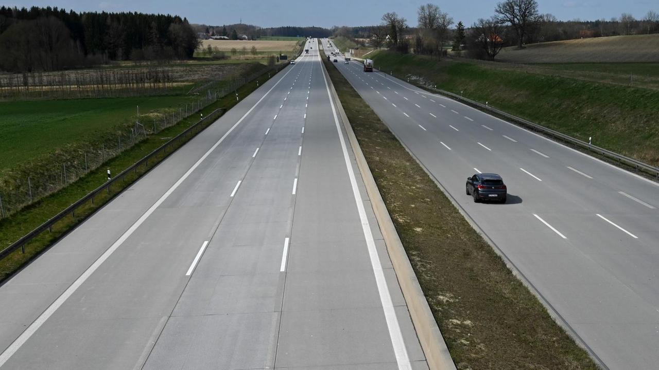 Leere Autobahn in der Nähe von München