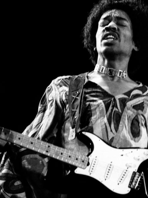 Gitarrist und Sänger Jimi Hendrix beim Isle of Wight-Festival am 30. August 1970.