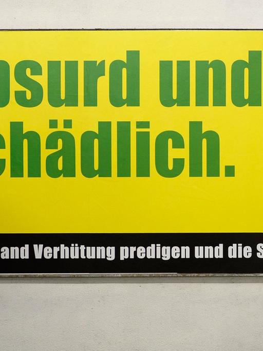 Das Plakat in Zürich fordert die Bürger auf, am 30. November mit "Nein" zur Ecopop-Initiative zu stimmen.