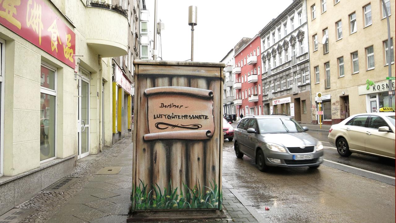 Messkasten in der Silbersteinstraße in Berlin-Neukölln.