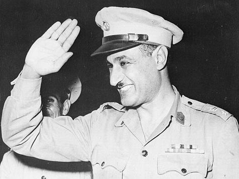 Gamal Abdel Nasser, hier als 36-jähriger Revolutionsgeneral, wird 1954 ägyptischer Staatspräsident