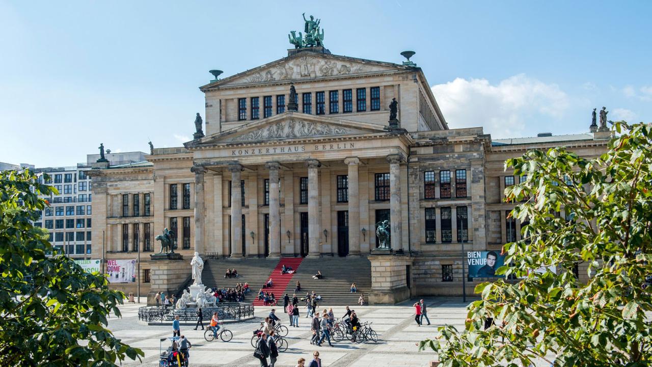 Blick auf die klassizistische Hauptfront des Berliner Konzerthauses 