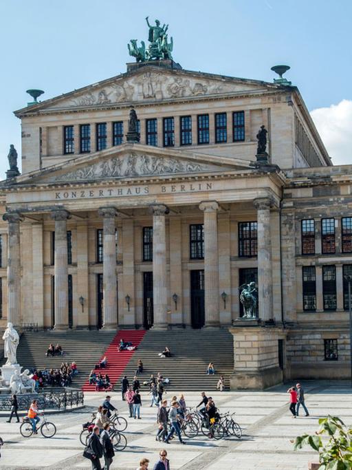 Blick auf die klassizistische Hauptfront des Berliner Konzerthauses 