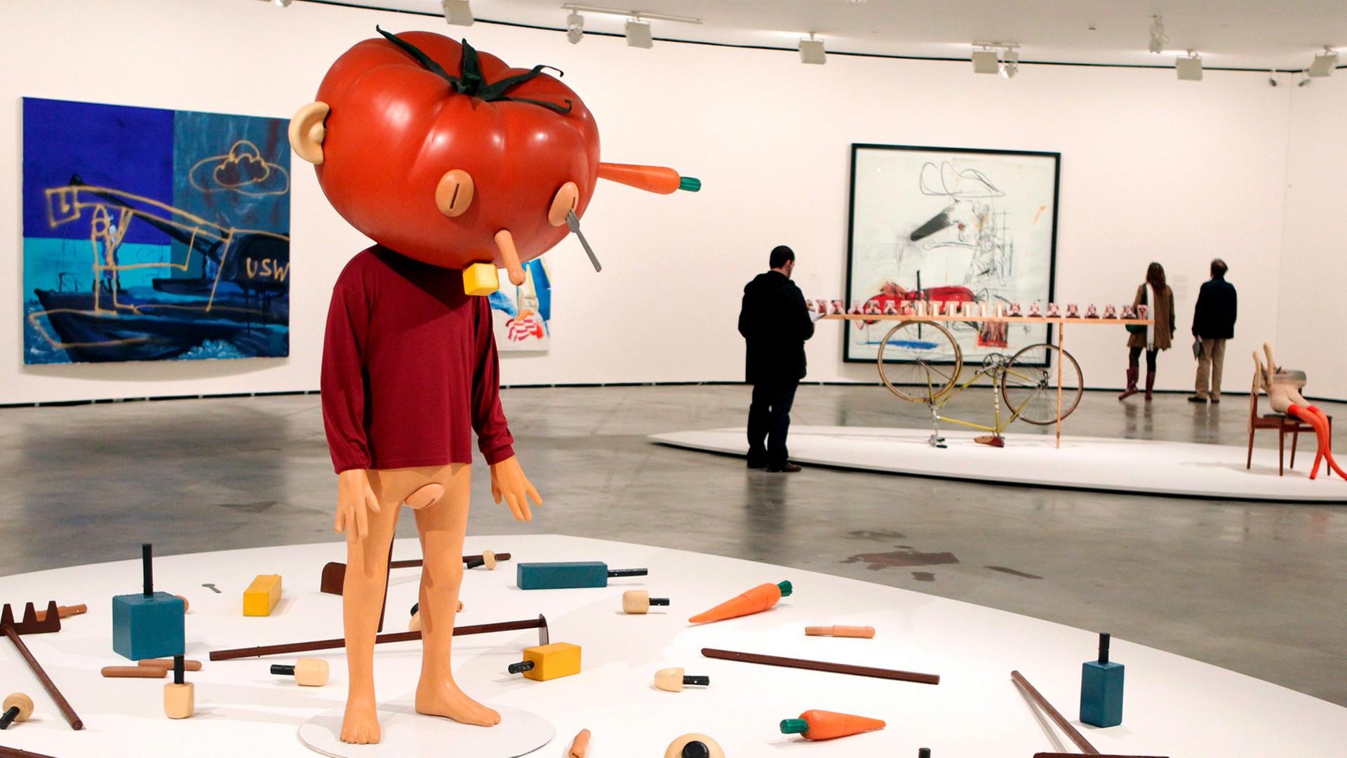 Die Installation "Tomato Head" des amerikanischen Künstlers Paul McCarthy, gezeigt in der Ausstellung "The Luminous nterval: The D. Daskalopoulos Collection" im Guggenheim Museum im spanischen Bilbao, aufgenommen 2011.
