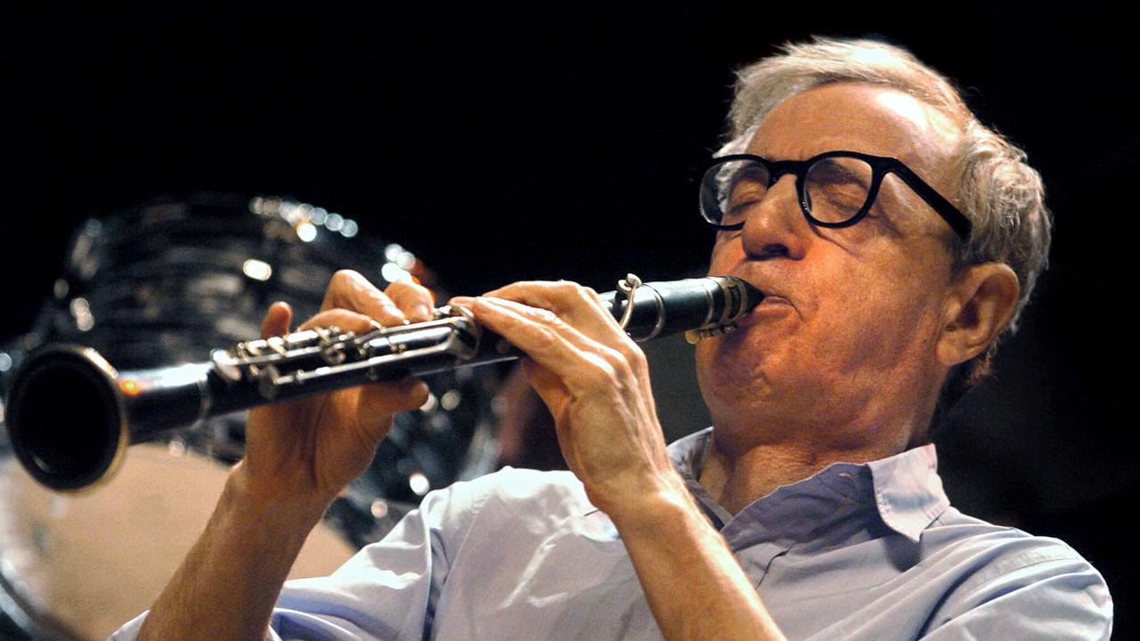 Woody Allen mit seiner Klarinette bei einer Performance in Barcelona im Jahr 2004.  