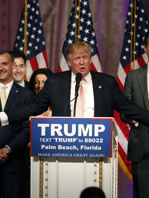 Der republikanische US-Präsidentschaftswahl-Kandidat Donald Trump feiert seinen Sieg bei den Vorwahlen in Florida.