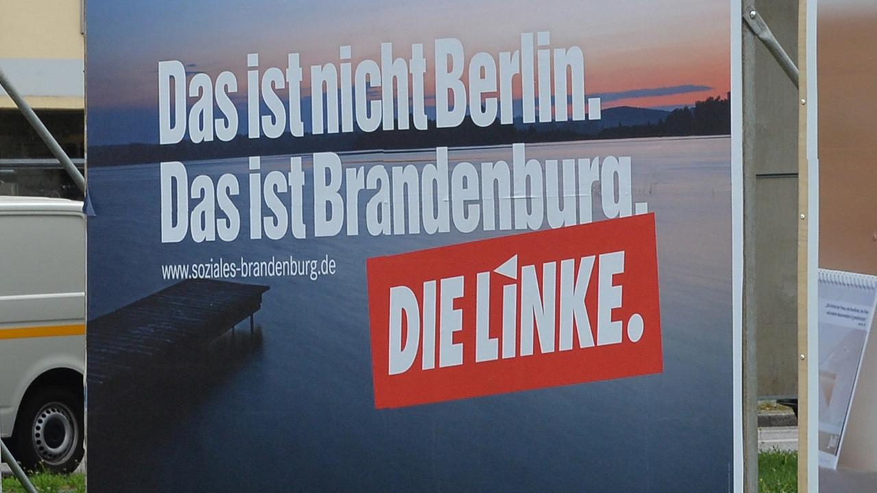 Die Linkspartei in Brandenburg wirbt auf einem Plakat mit der Eigenständigkeit des Bundeslandes.