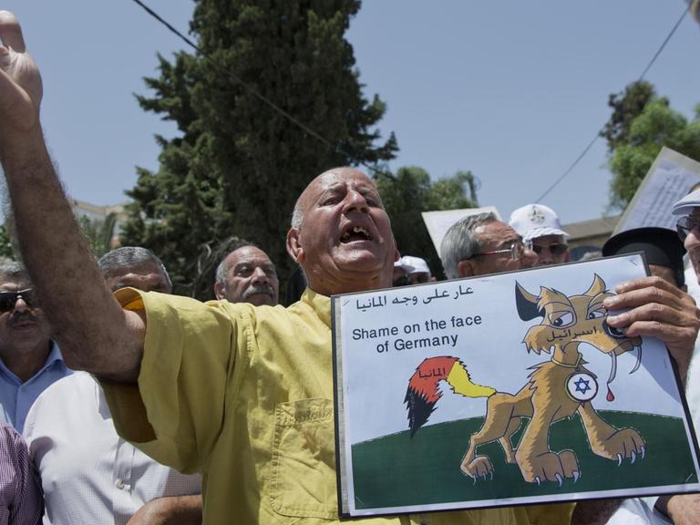 Im Mai 2019 demonstrierten Aktivisten des BDS vor dem Vertretungsbüro des Auswärtigen Amtes in Ramallah gegen den Bundestagsbeschluss zum BDS.