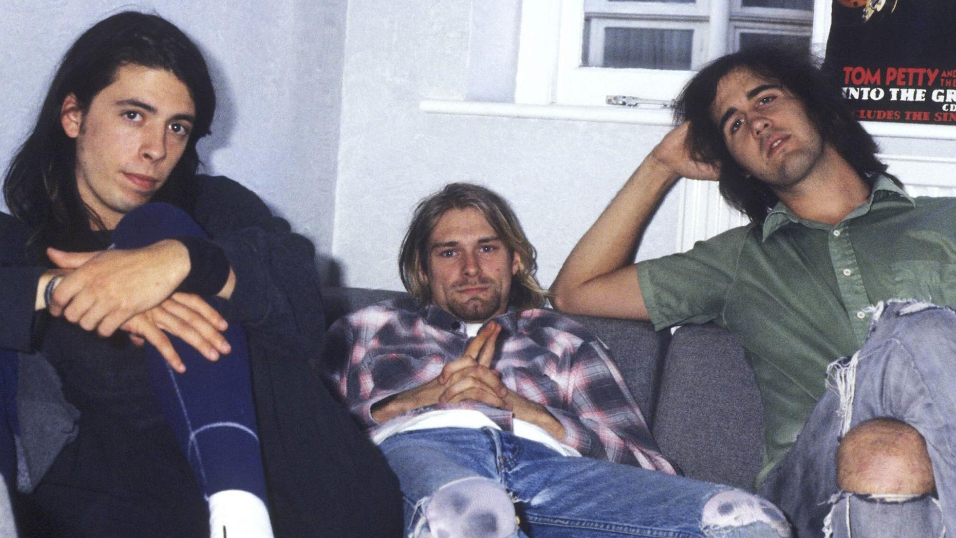 Dave Grohl, Kurt Cobain, Krist Novoselic von der Band Nirvana während eines Interviews zum Europa-Release des Albums "Nevermind" 1991 in London.