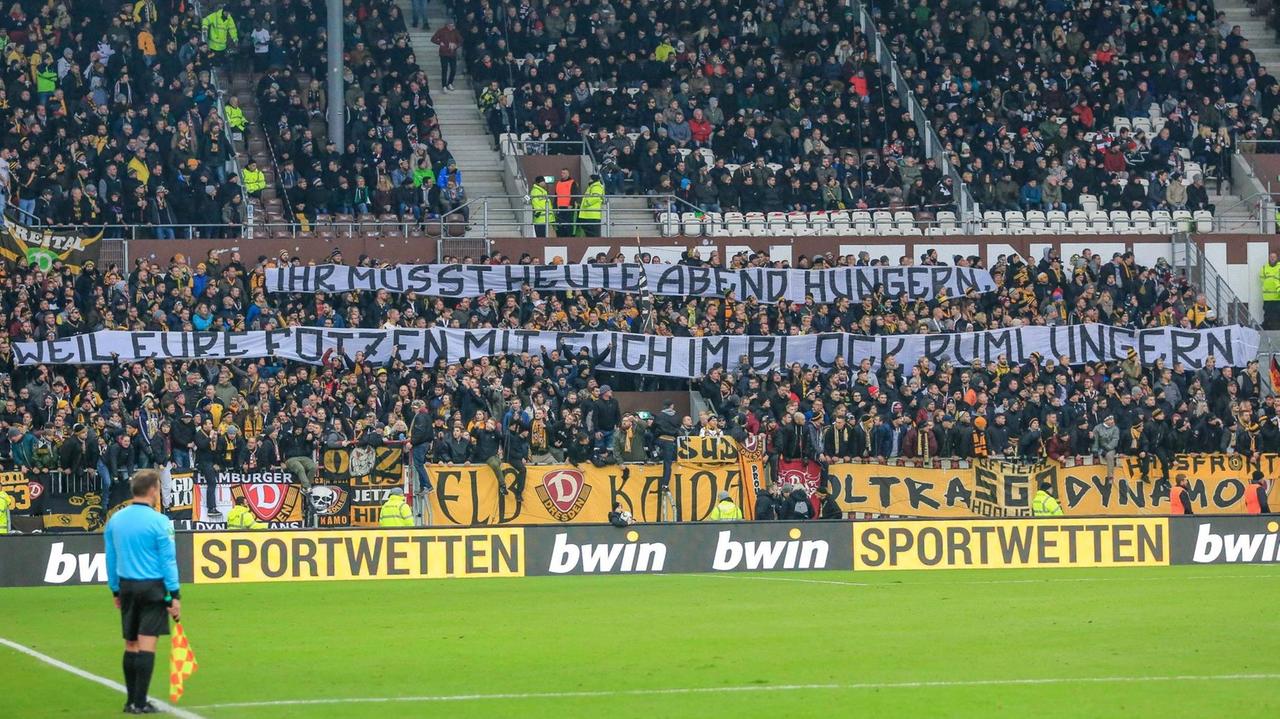 Dynamo Dresden Fans mit sexistischem Spruchband: Ihr müsst heute Abend hungern, weil eure Fotzen mit euch im Block rumlungern. 