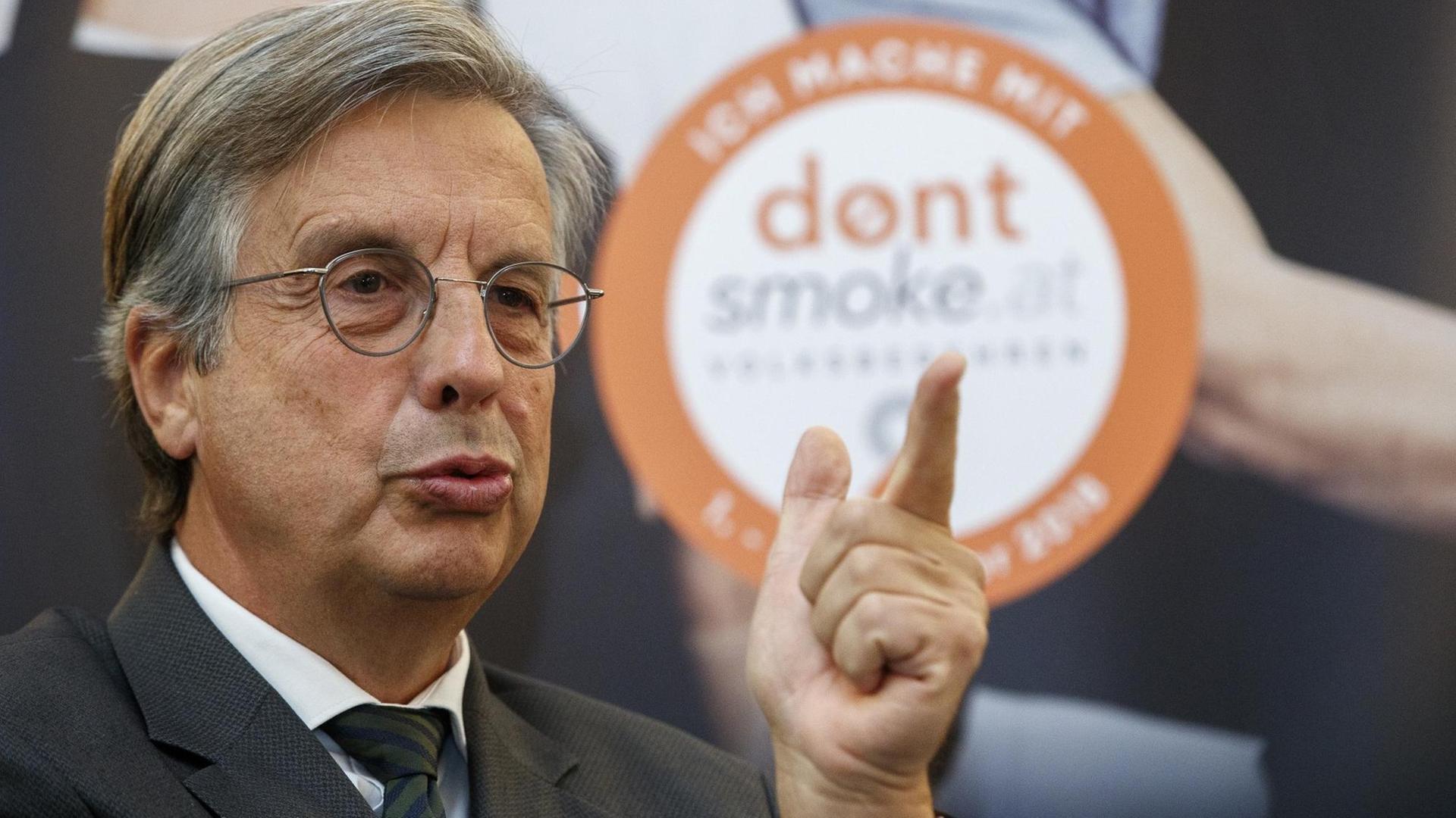 Der Initiator der österreichischen "Don't Smoke"-Initiative und Rektor der Medizinischen Universität Graz, Hellmut Samonigg