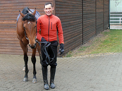 Alexander Pietsch mit seinem Pferd Alexander Pietsch mit seinem Pferd