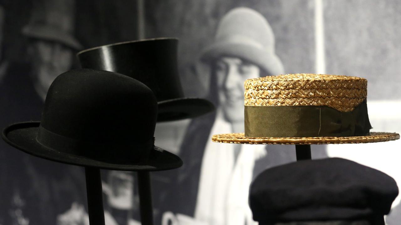 Hüte im Wandel der Zeit zeigt am 12.06.2014 im LVR-Industriemuseum in Ratingen die Ausstellung "Chapeau". Zu sehen sind bis zum 19.04.2015 über 200 Hüte und andere Kopfbedeckungen im modischen Wandel der Zeit.