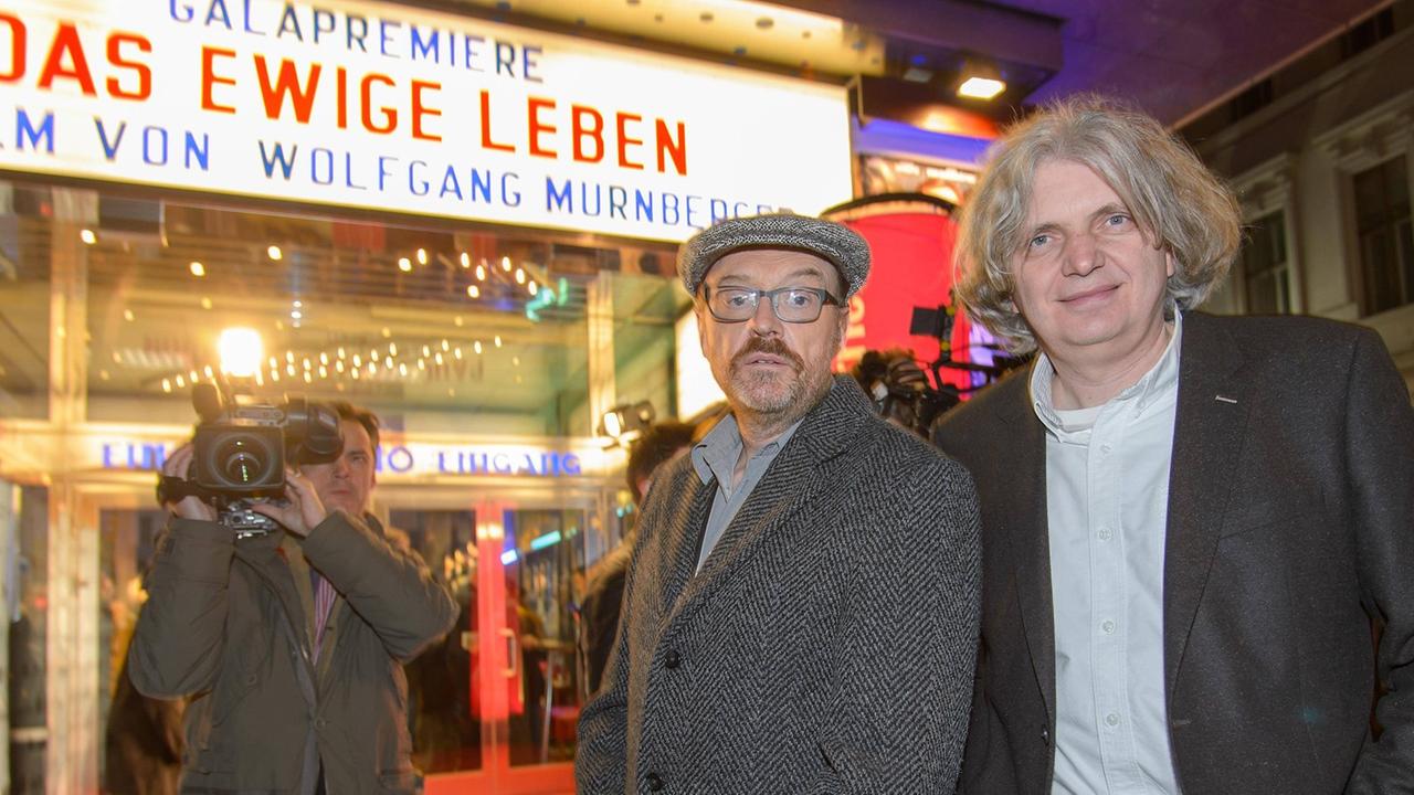 Josef Hader (l.) und Wolfgang Murnberger vor der Filmpremiere von "Das ewige Leben" im Wiener Gartenbaukino